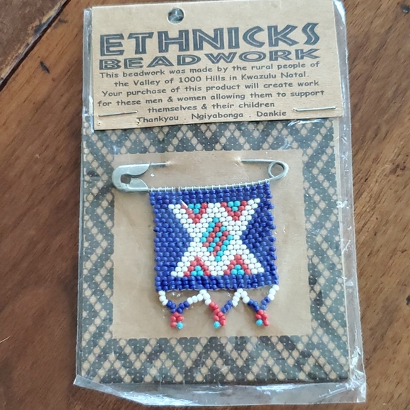 Zulu beadwork pin - Picture 2 of 3